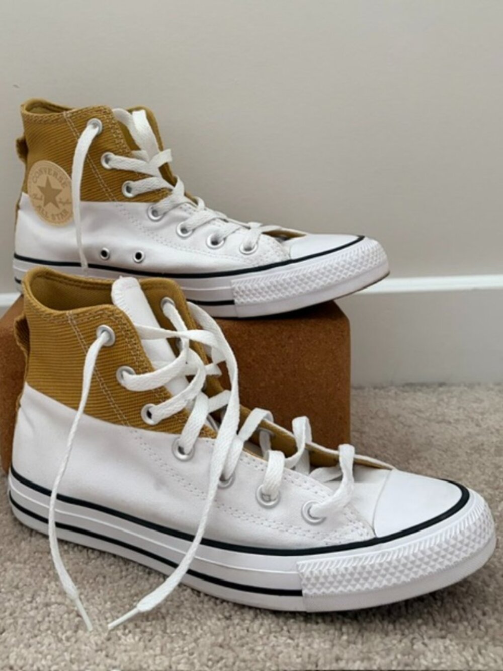 Converse Chuck Taylor All Star High Top Sneakers Women's Size 8 Canvas